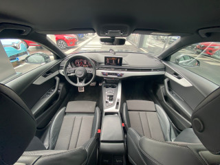 Audi A4 2.0 TDI S-line 