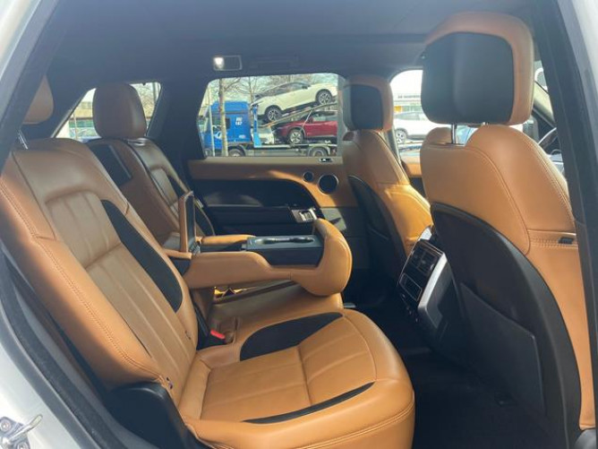 Land Rover Range Rover Sport 3.0 HSE AUT 4WD 