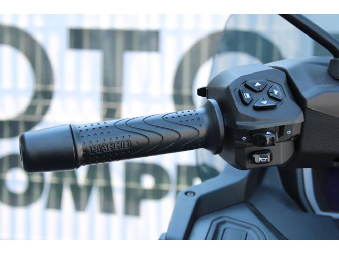 Piaggio MP3 400 Sport 