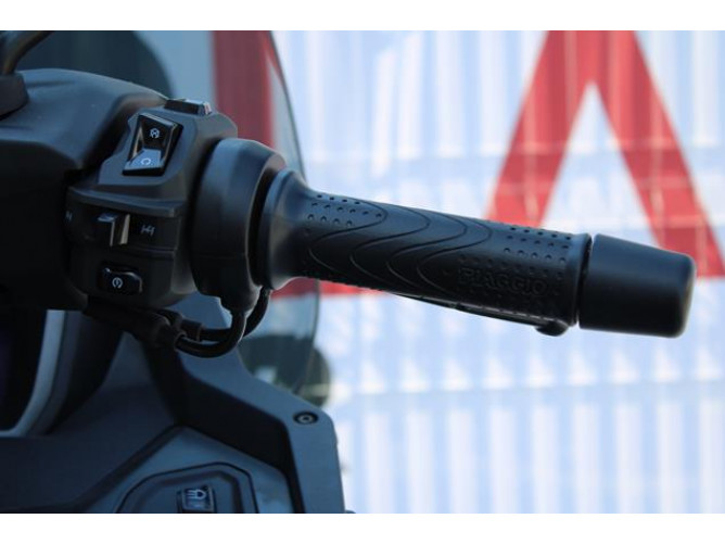 Piaggio MP3 400 Sport 