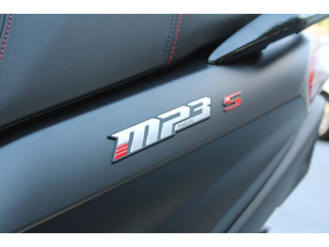 Piaggio MP3 400 Sport 