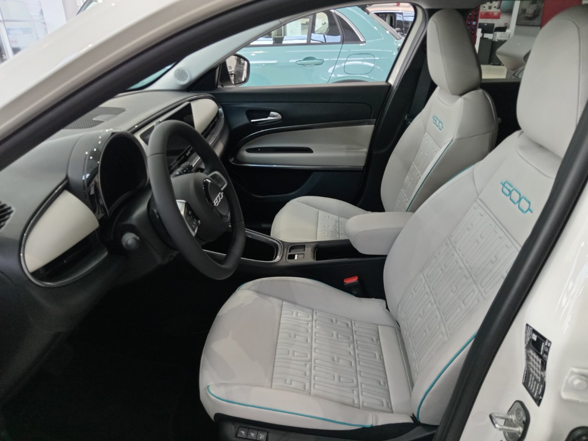 FIAT 600 1.2 136KS MHEV DCT6 La Prima