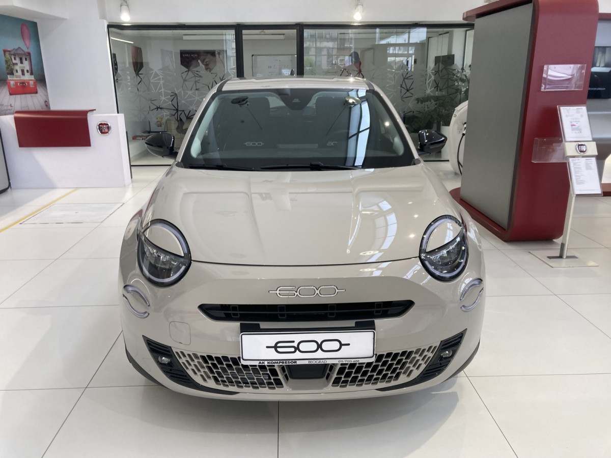 FIAT 600 1.2 136KS MHEV DCT6 Style Comfort 