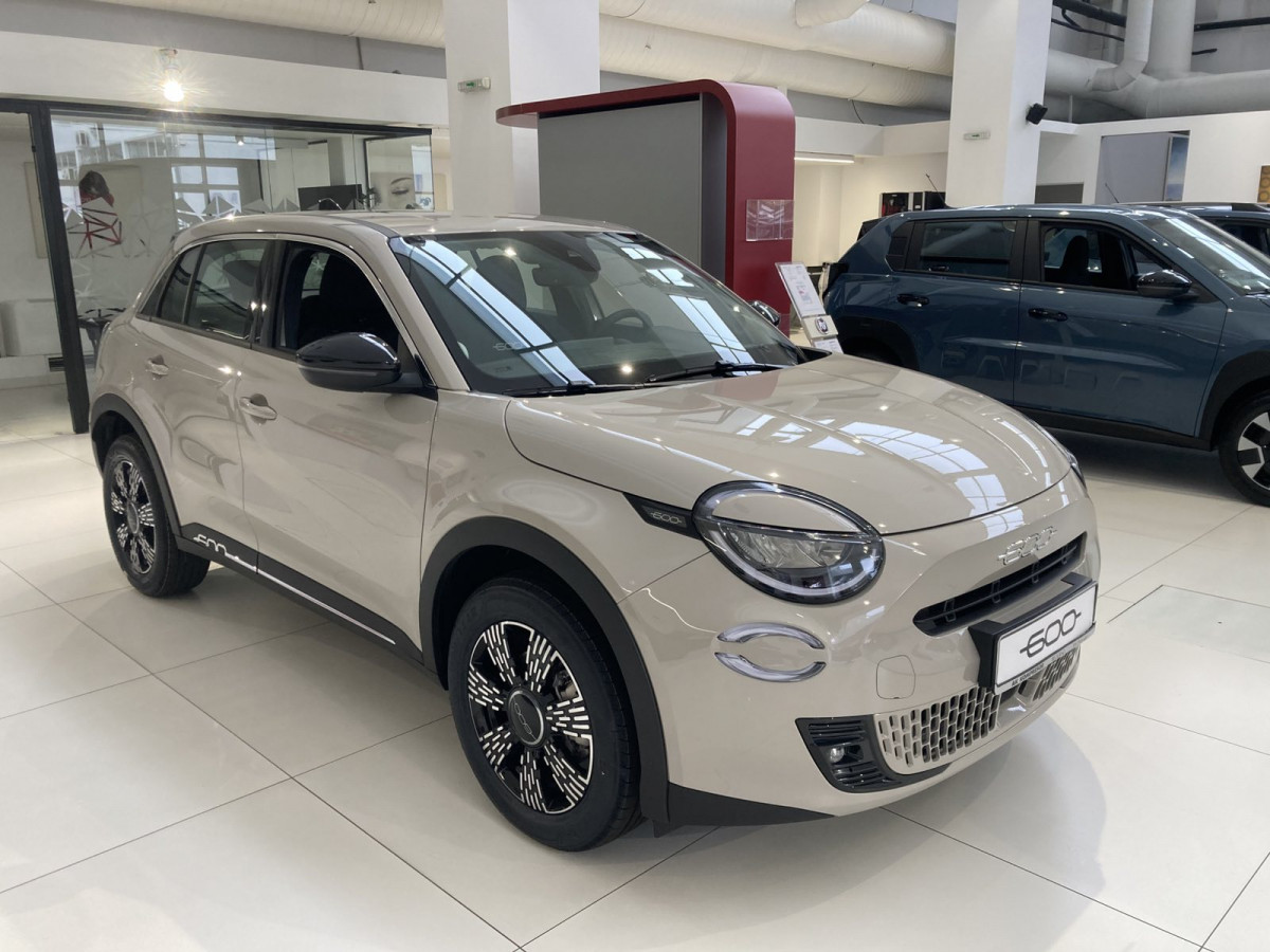 FIAT 600 1.2 136KS MHEV DCT6 Style Comfort 