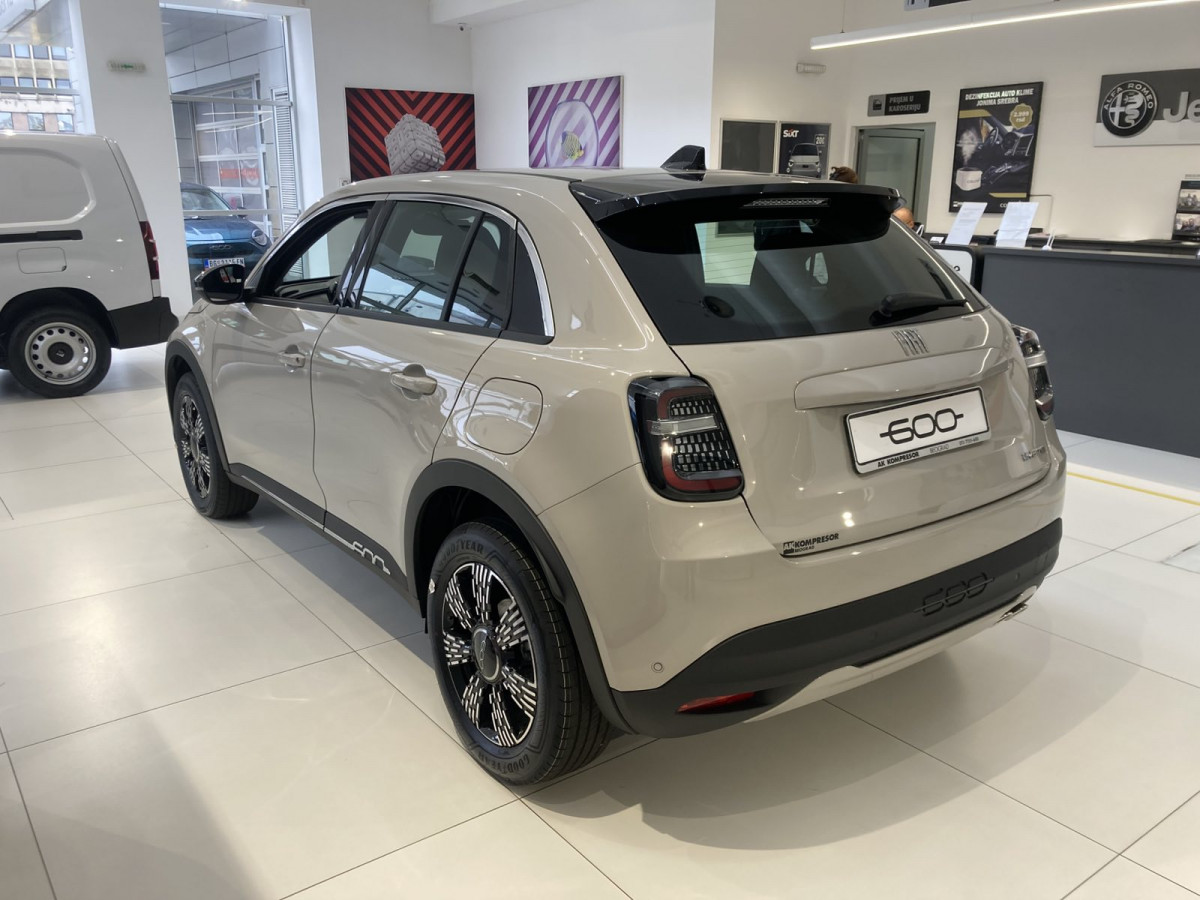 FIAT 600 1.2 136KS MHEV DCT6 Style Comfort 