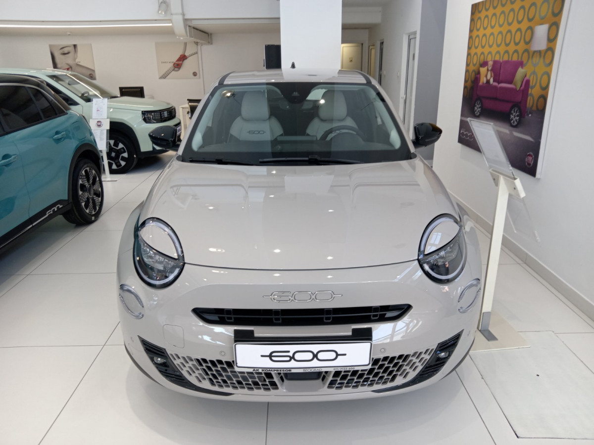 FIAT 600 1.2 100 KS MHEV DCT6 ICON + TECH