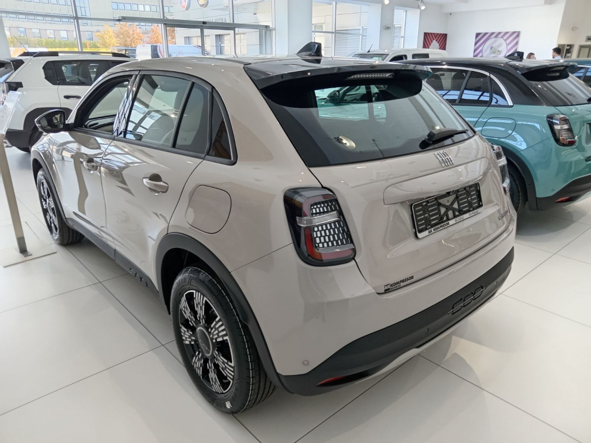 FIAT 600 1.2 100 KS MHEV DCT6 ICON + TECH 