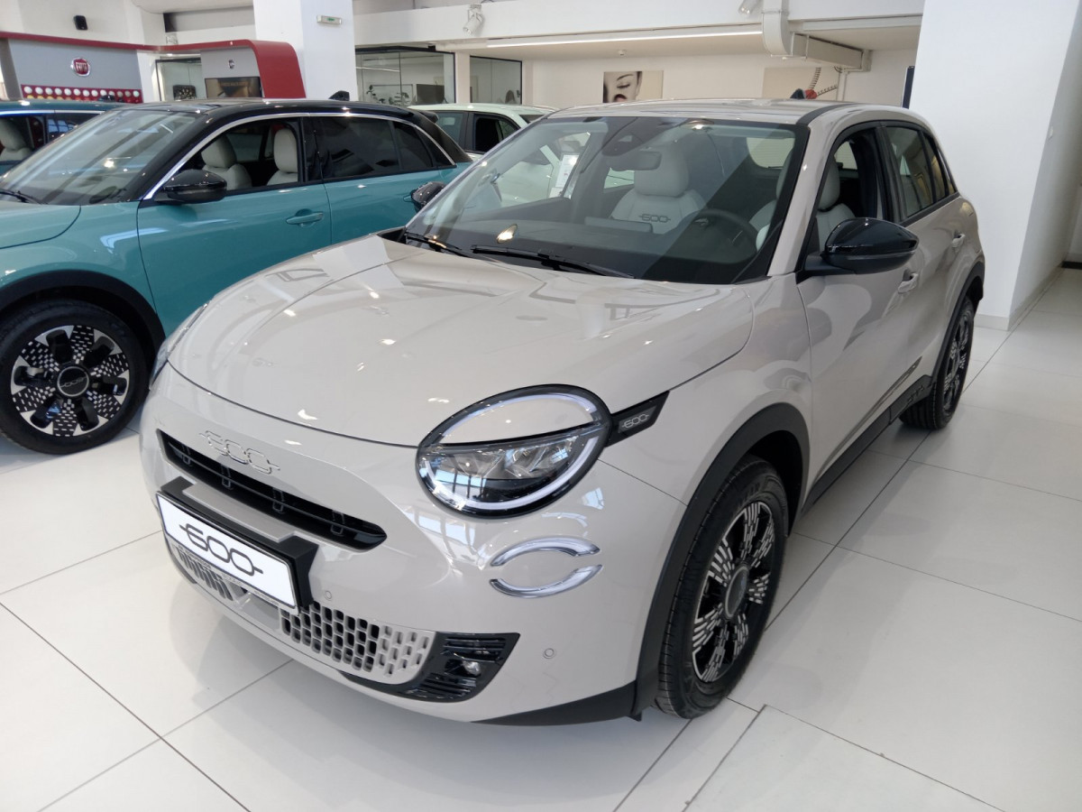 FIAT 600 1.2 100 KS MHEV DCT6 ICON + TECH 