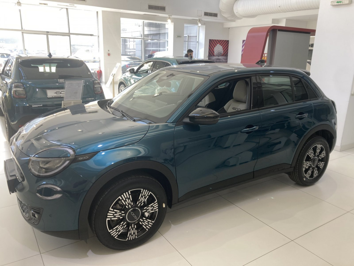 FIAT 600 1.2 100 KS MHEV DCT6 ICON + TECH 