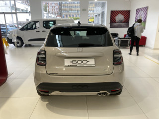 FIAT 600 1.2 136KS MHEV DCT6 Style Comfort 