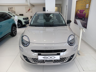 FIAT 600 1.2 100 KS MHEV DCT6 ICON + TECH 