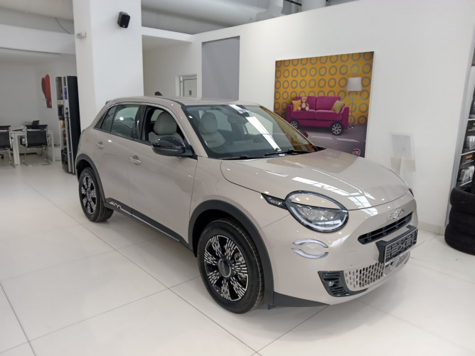 FIAT 600 1.2 136KS MHEV DCT6 Style 