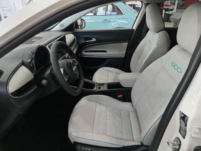 FIAT 600 1.2 136KS MHEV DCT6 La Prima 