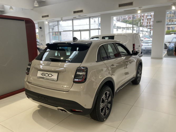 FIAT 600 1.2 136KS MHEV DCT6 Style Comfort 