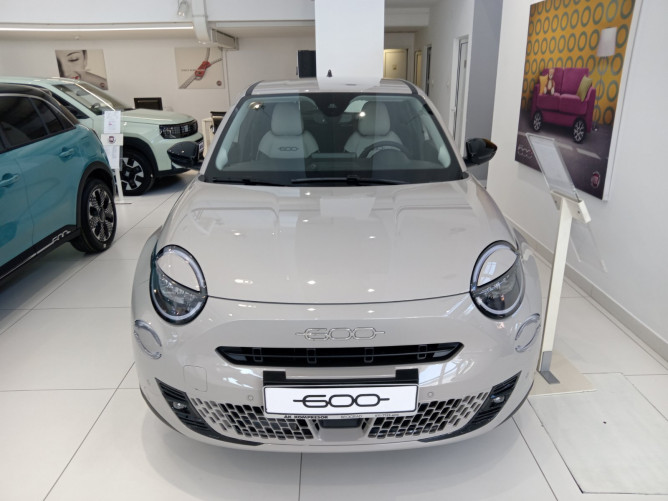 FIAT 600 1.2 100 KS MHEV DCT6 ICON + TECH 