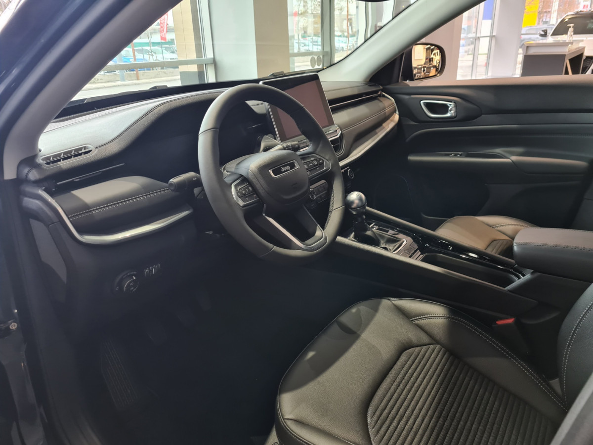Jeep Compass 1.6mjet 130ks MT Limited -pack 2