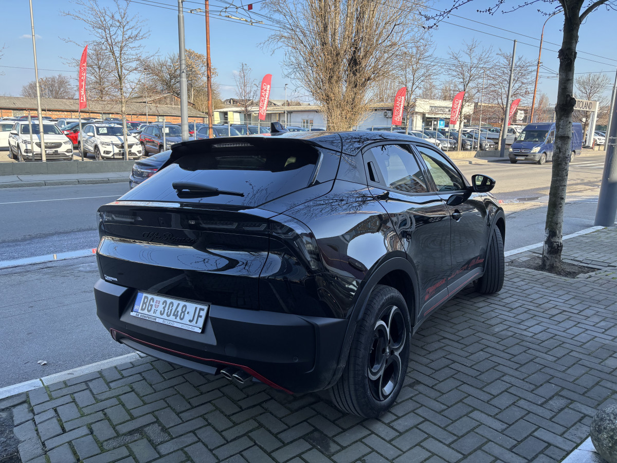 Alfa Romeo Junior 1.2 136ks MHEV DCT6 SPECIALE DEMO