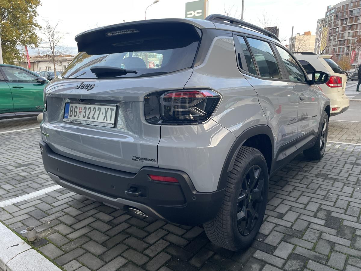 Jeep Avenger MHEV 1.2 136ks DCT6 UPLAND 4X4e - DEMO 