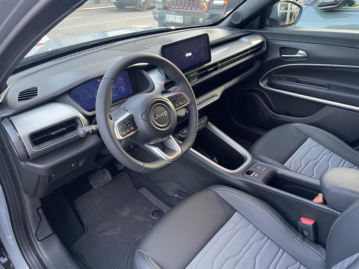 Jeep Avenger MHEV 1.2 136ks DCT6 UPLAND 4X4e - DEMO 