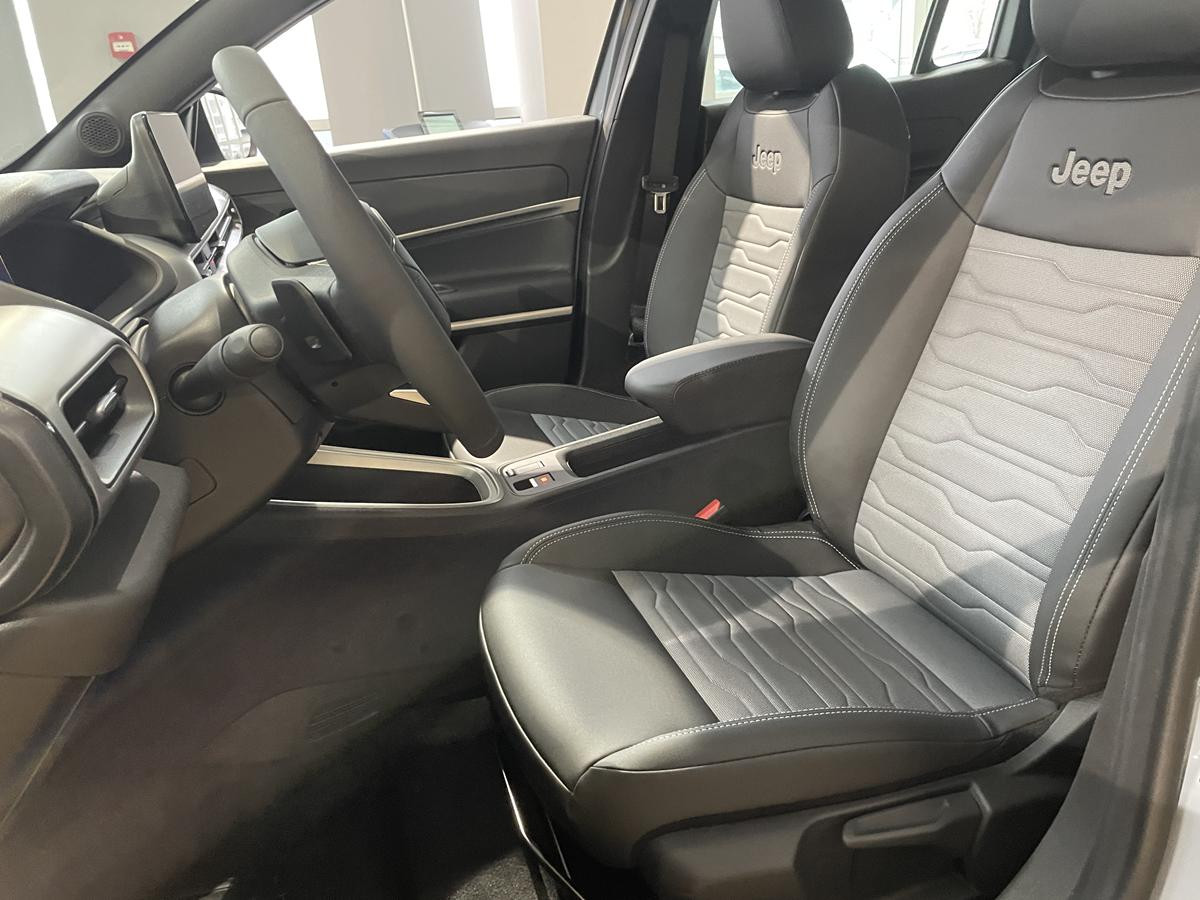 Jeep Avenger MHEV 1.2 136ks DCT6 UPLAND 4X4e 