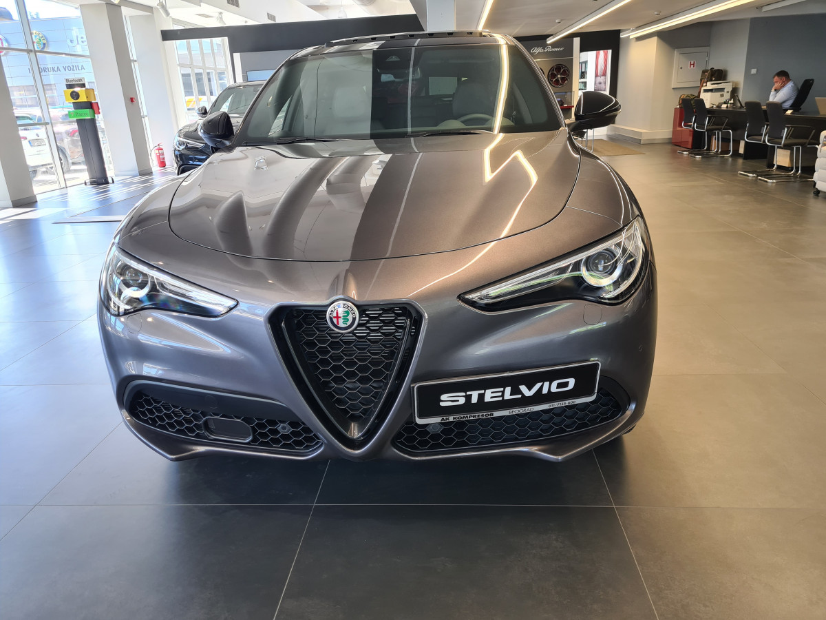 Alfa Romeo Stelvio 2.0 Petrol 280KS Q4 AT8 VELOCE