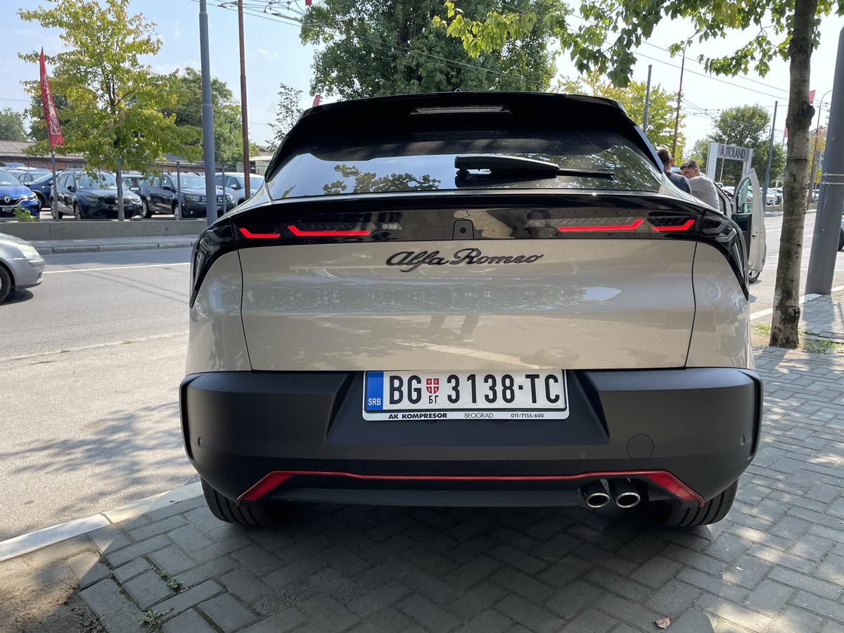 Alfa Romeo Junior 1.2 136ks MHEV DCT6 SPECIALE DEMO 