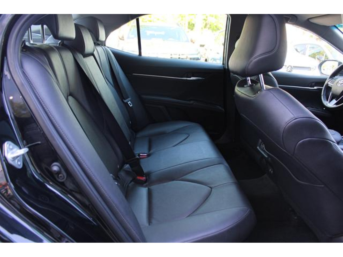Toyota Camry 2.5 HYBRID CVT 