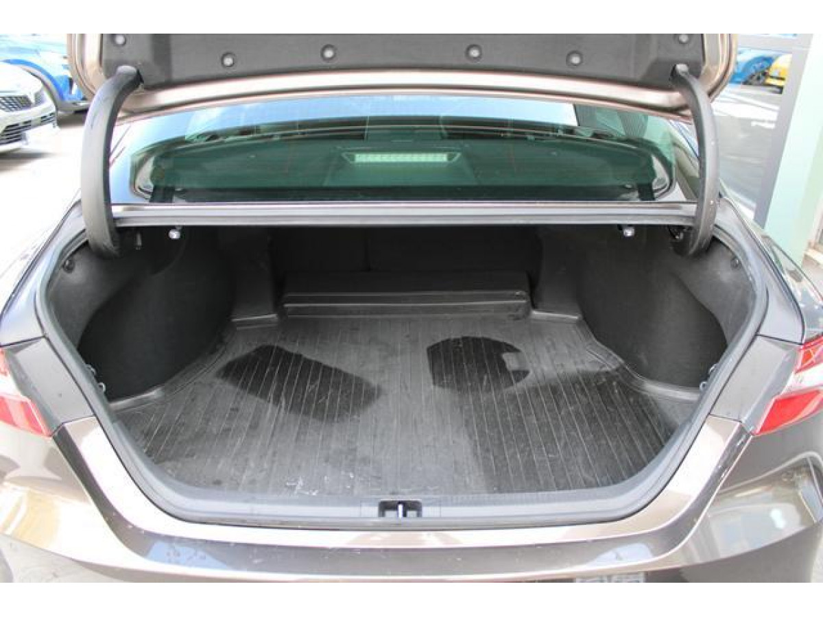 TOYOTA CAMRY 2.5 Hybrid AUT 