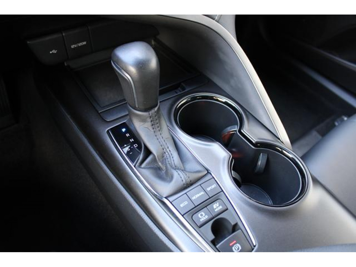 TOYOTA CAMRY 2.5 Hybrid AUT 