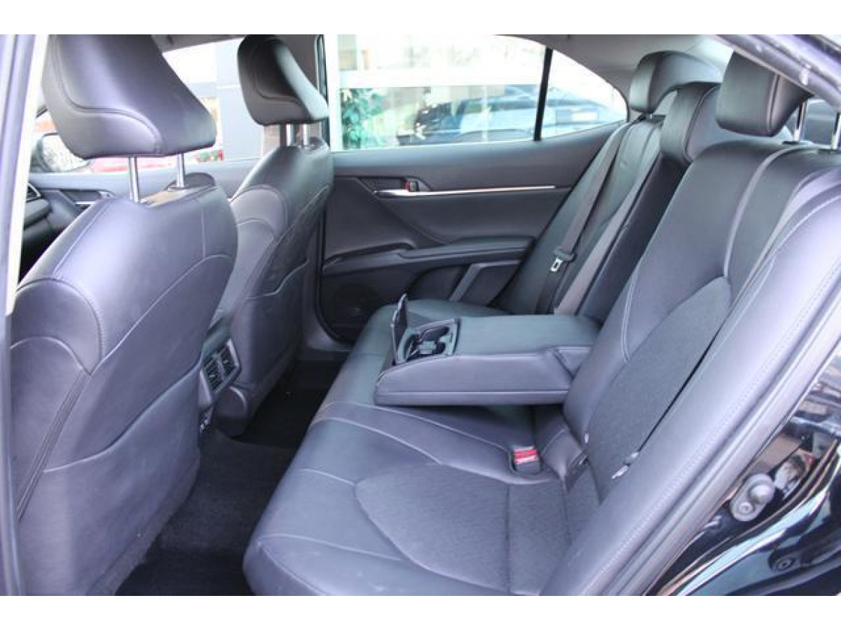 Toyota Camry 2.5 HYBRID CVT 