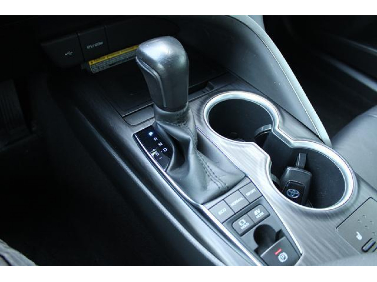 Toyota Camry 2.5 HYBRID CVT 