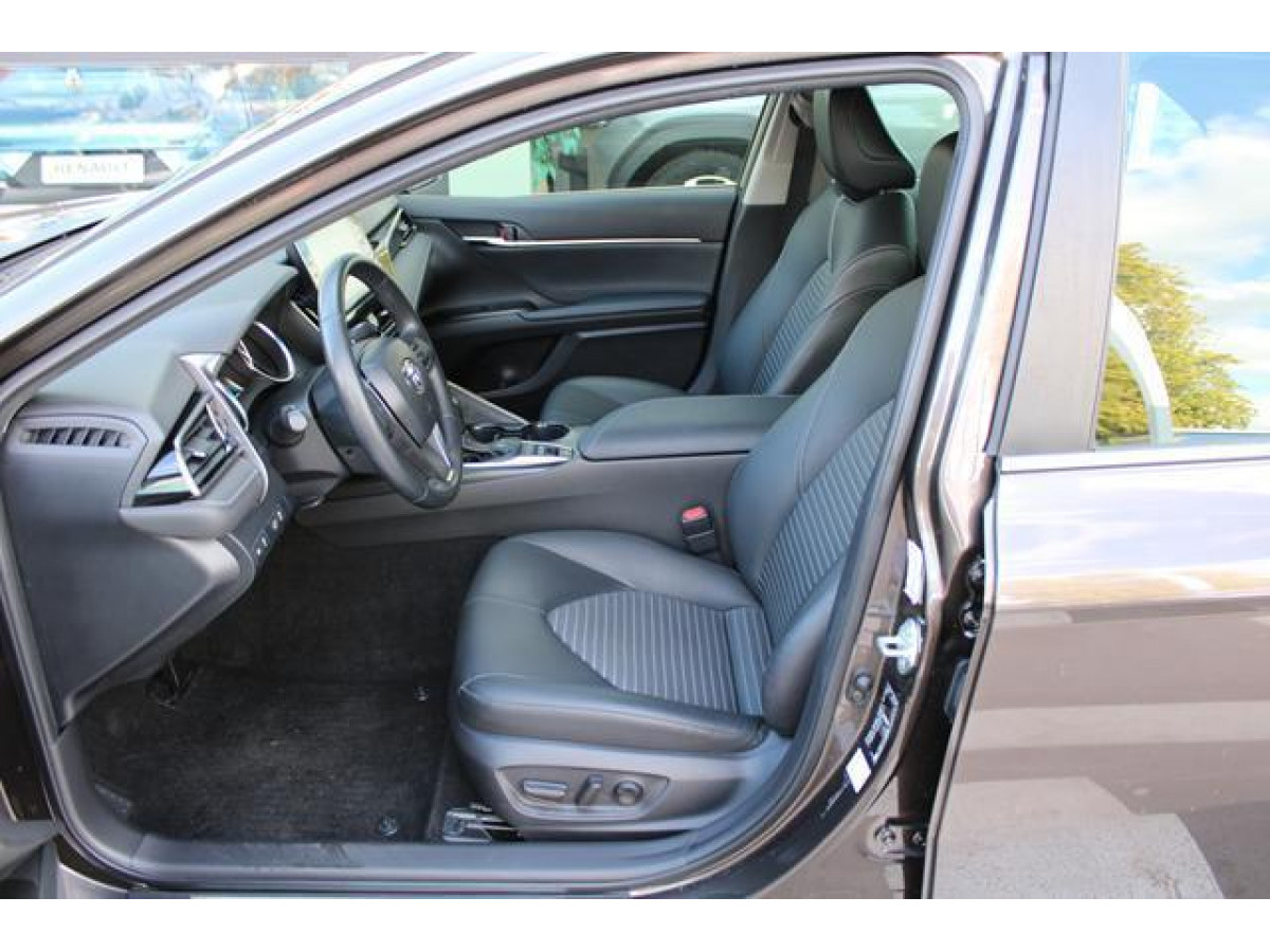 Toyota Camry 2.5 HYBRID AUT 