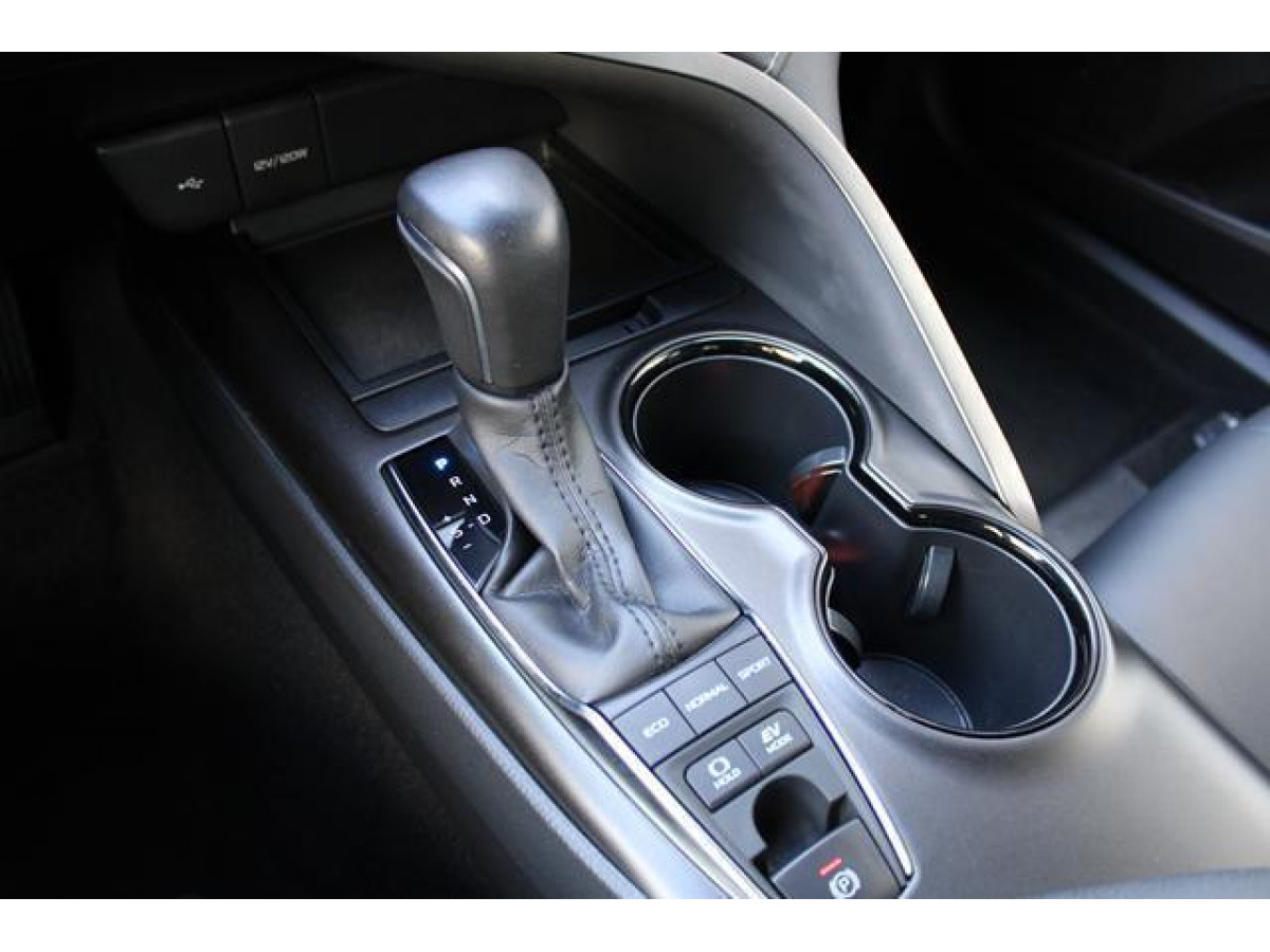 Toyota Camry 2.5 HYBRID AUT 