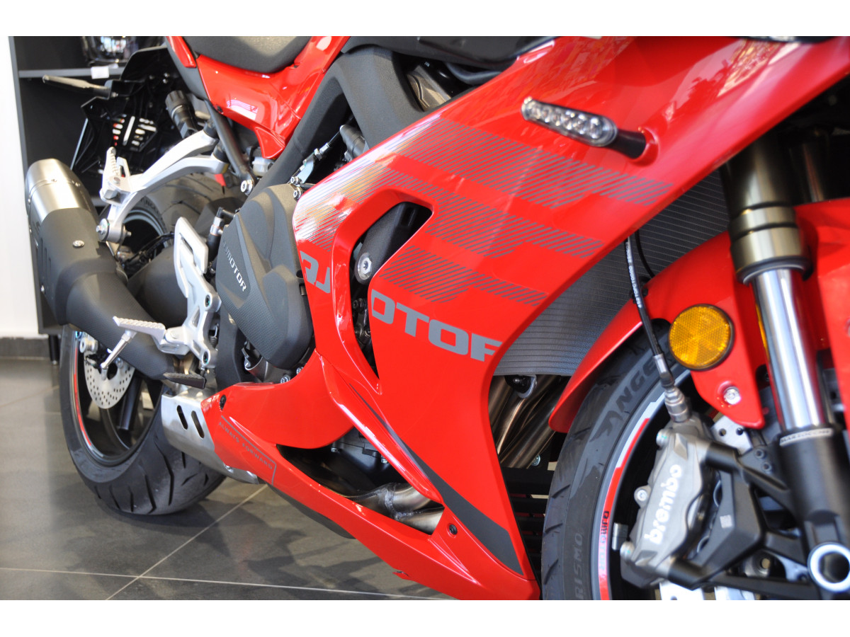 QJMOTOR SRK 800 RR 