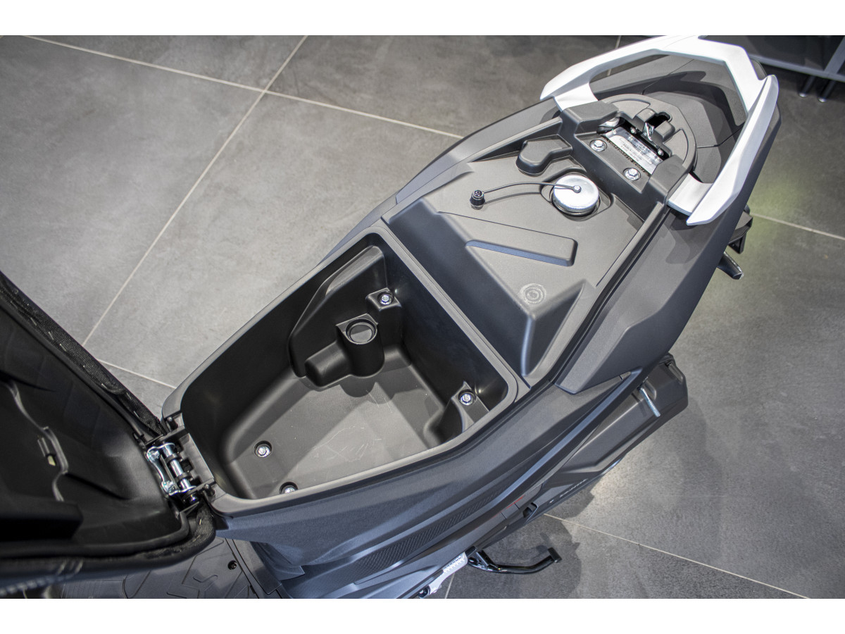 QJMOTOR LTS 125 S 