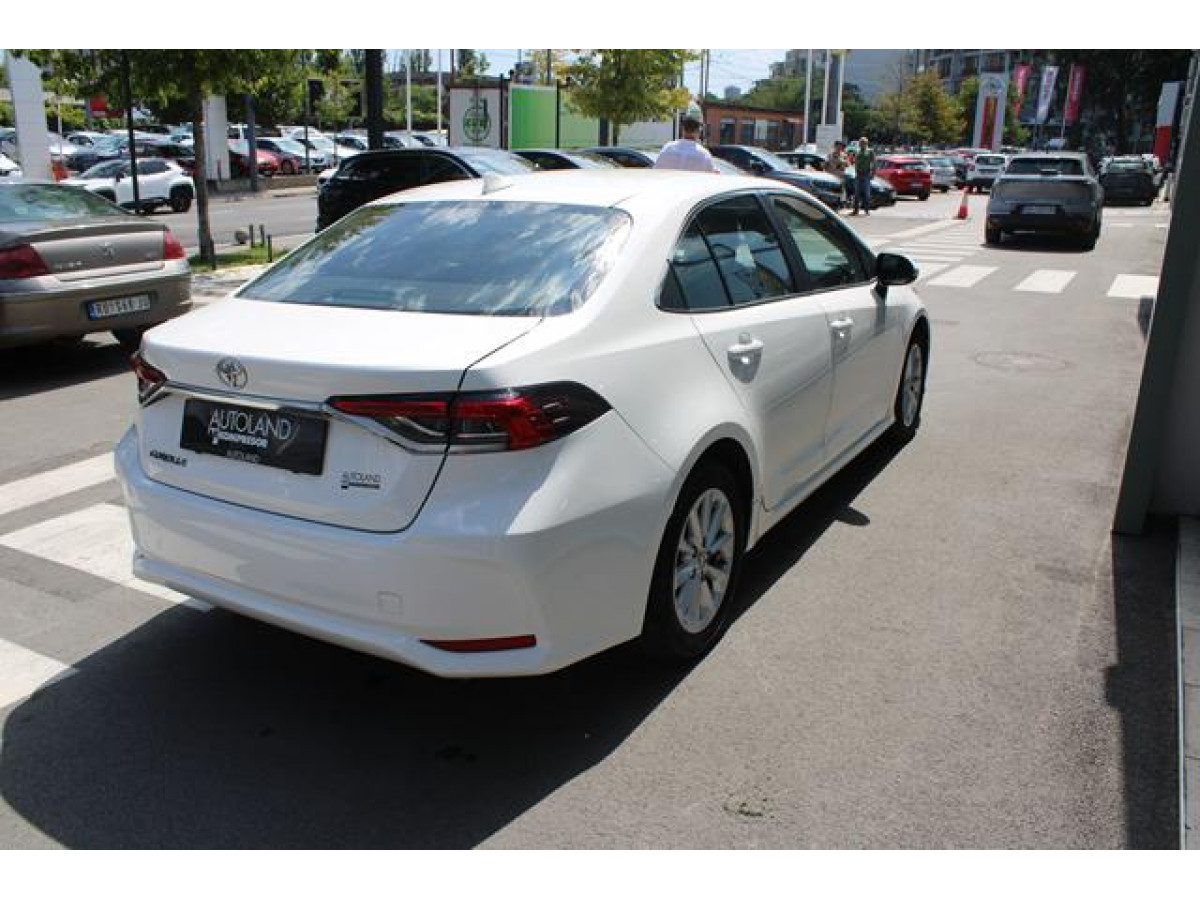 Toyota Corolla 1.5 LUNA 