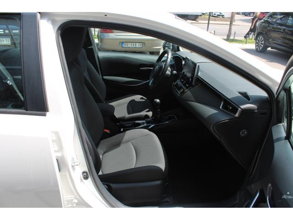 Toyota Corolla 1.5 LUNA 