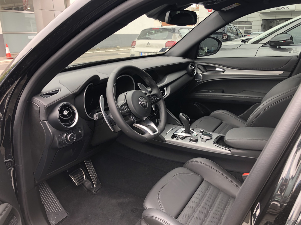 Alfa Romeo Stelvio 2.0 Petrol 280KS Q4 AT8 VELOCE DEMO