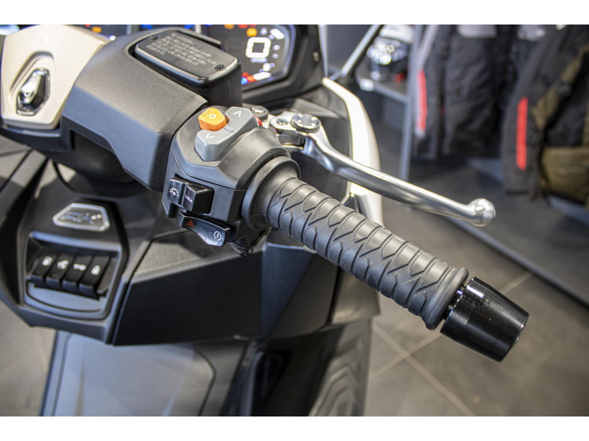 Kymco AK 575 PREMIUM 