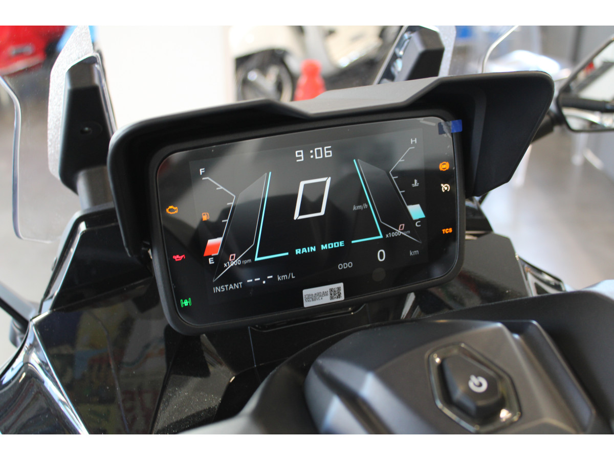 Kymco CV3 575 