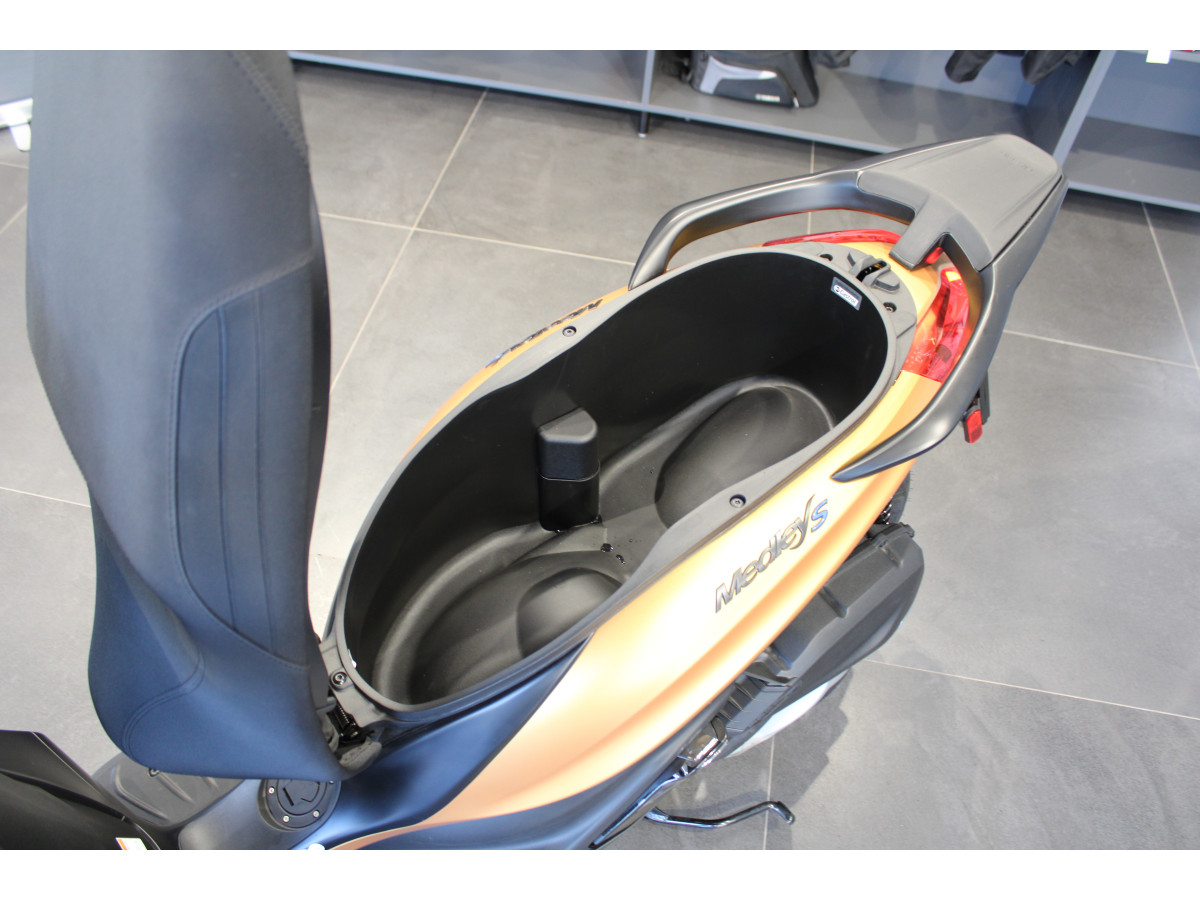 Piaggio Medley 125 Sport 