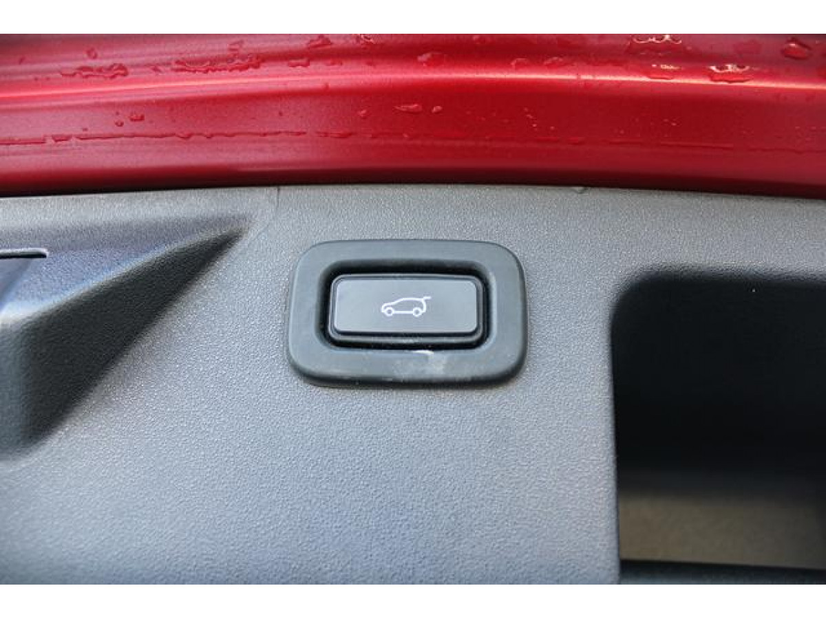 Land Rover Discovery Sport 2.0 R-DYNAMIC 4WD 