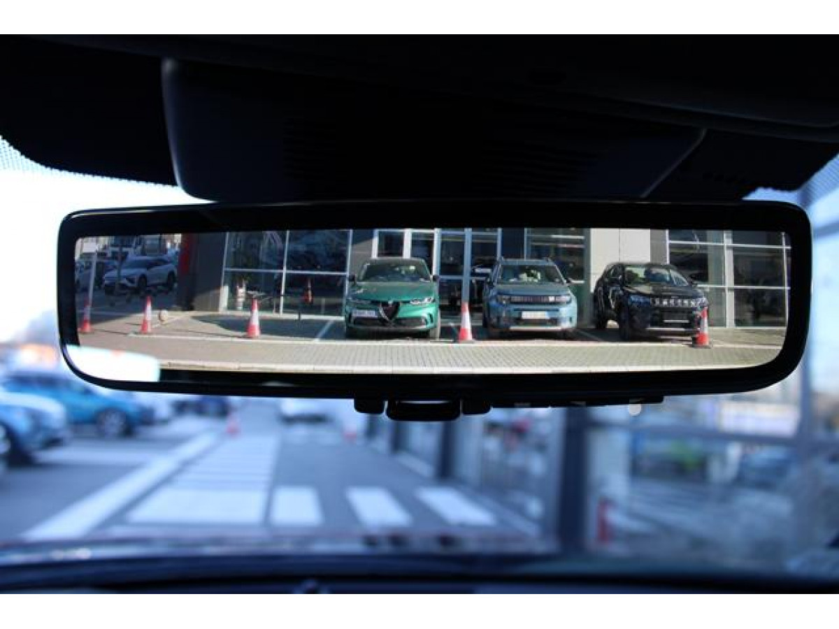 Land Rover Discovery Sport 2.0 R-DYNAMIC 4WD 