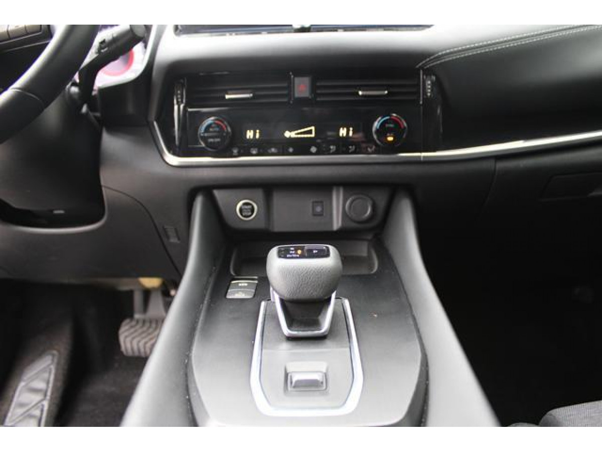 Nissan Qashqai 1.3 tCe HY. EDC 