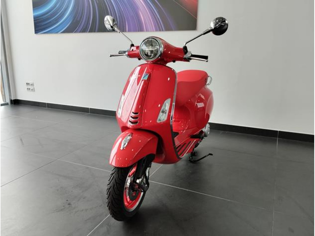 Vespa Primavera 50 Red