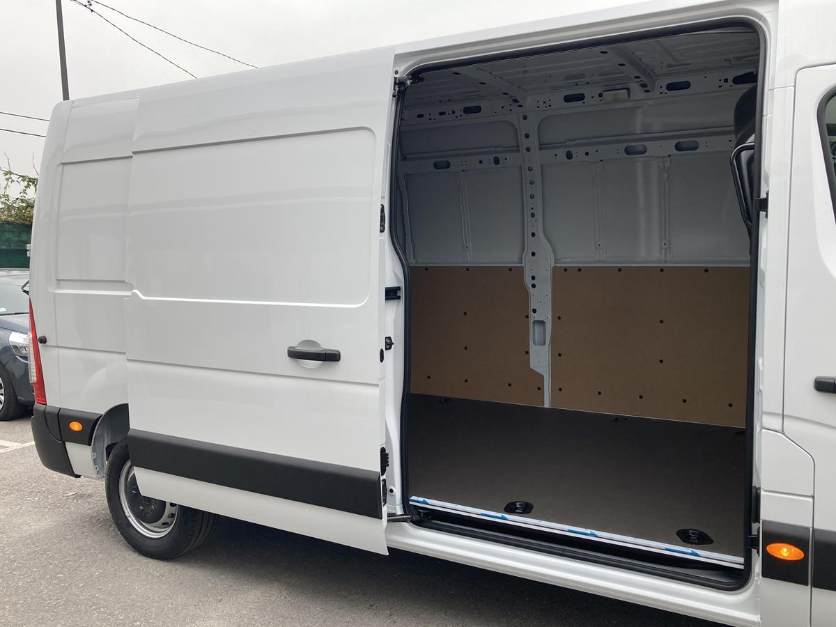Renault MASTER Furgon L3H2P3 dCi 135 PRO+ 