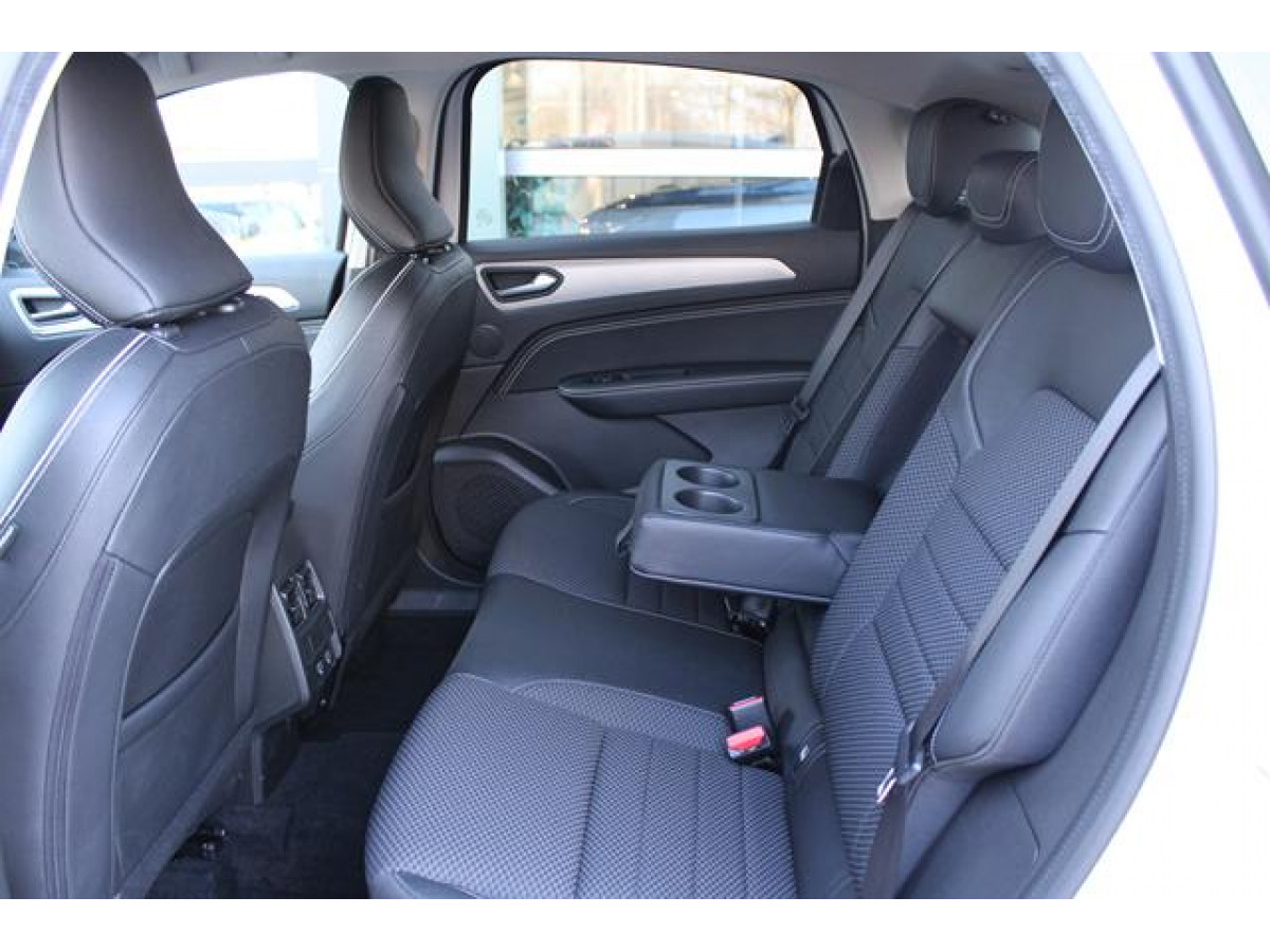 Renault Megane Conquest 1.3 tCe Hybrid EDC 