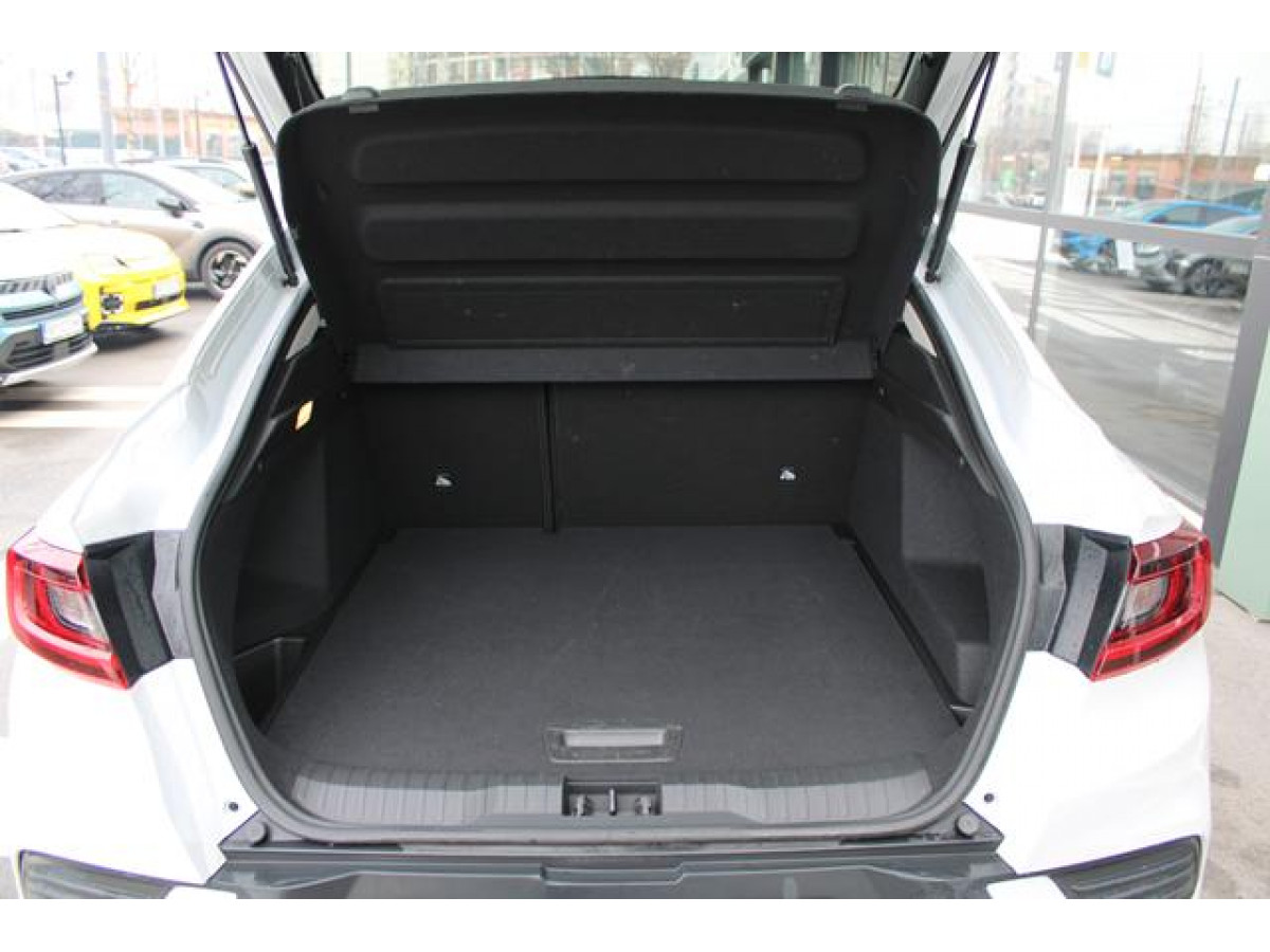 Renault Megane Conquest 1.3 tCe Hybrid EDC 