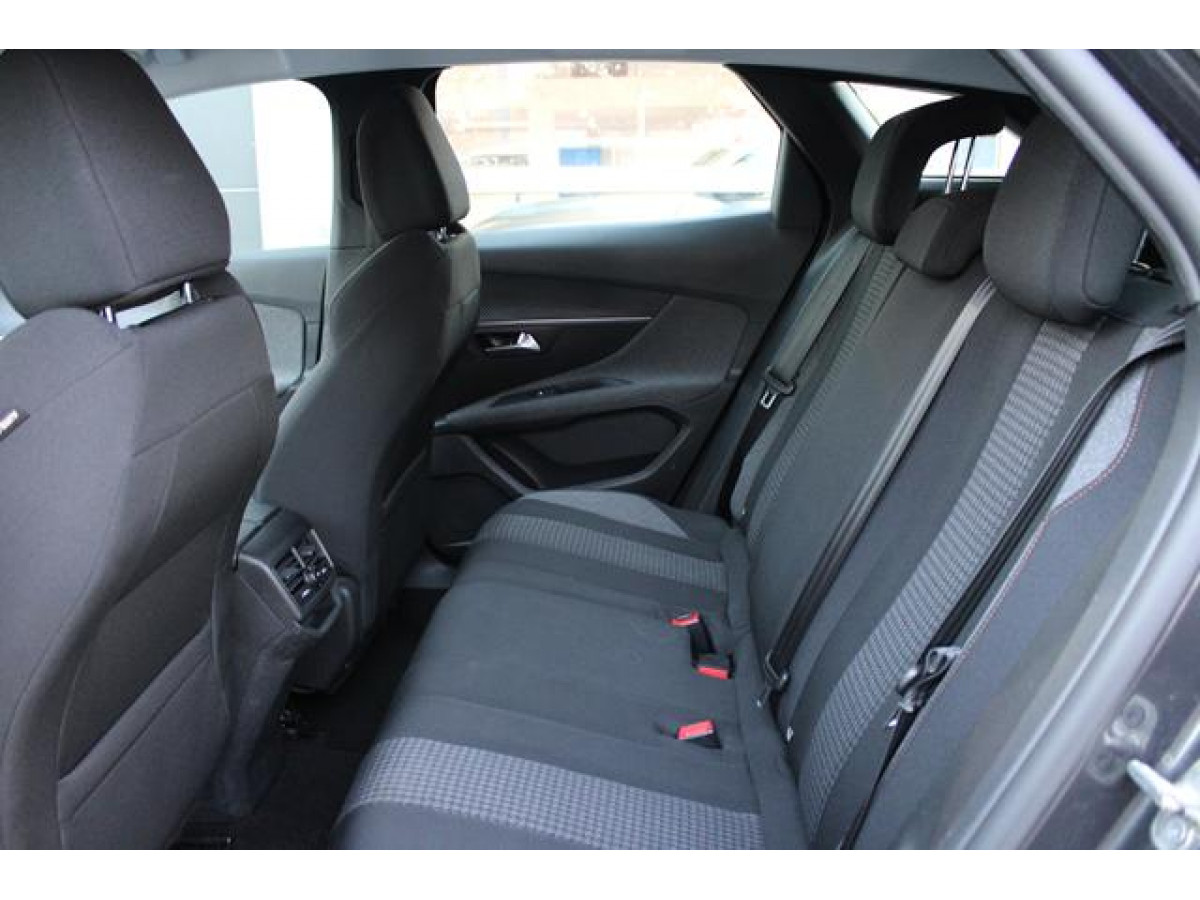 PEUGEOT 3008 1.5 HDI AUT 