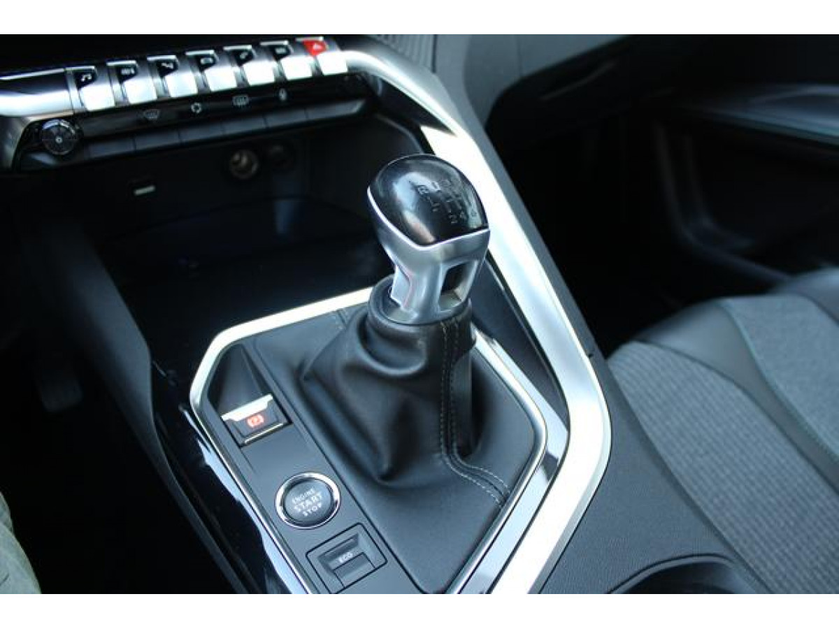 Peugeot 3008 1.2 PURETECH 